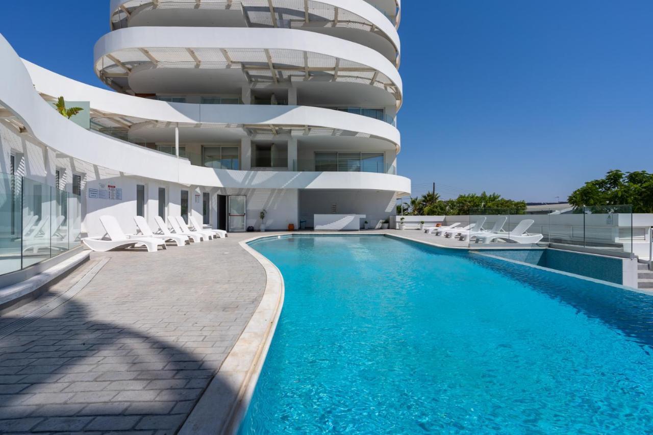 Oyster 1-Br Apt In Larnaca Bagian luar foto