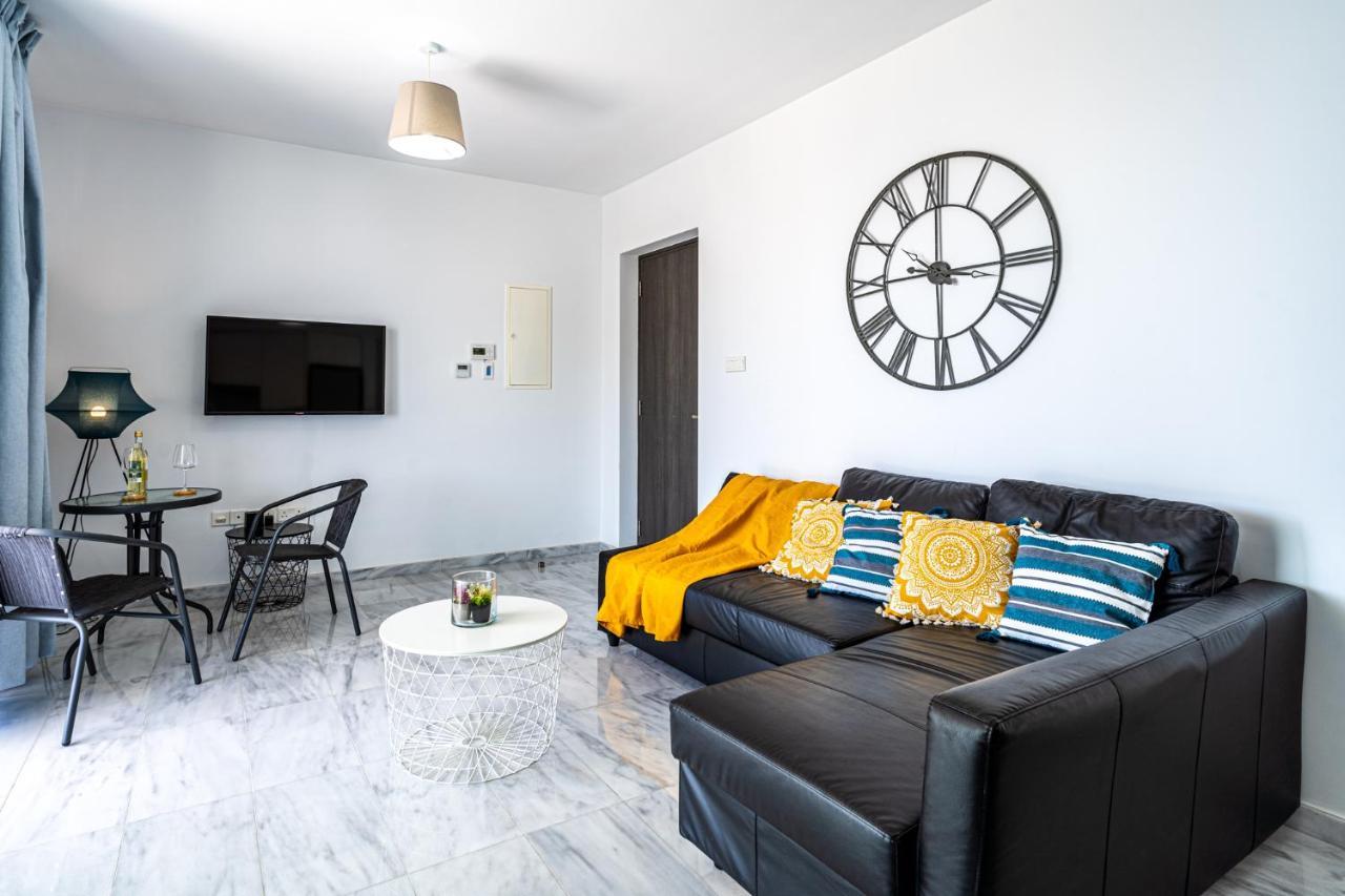 Oyster 1-Br Apt In Larnaca Bagian luar foto