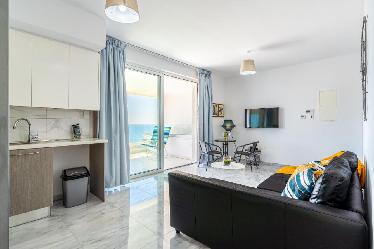 Oyster 1-Br Apt In Larnaca Bagian luar foto