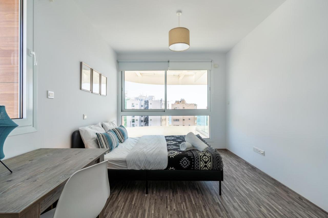 Oyster 1-Br Apt In Larnaca Bagian luar foto