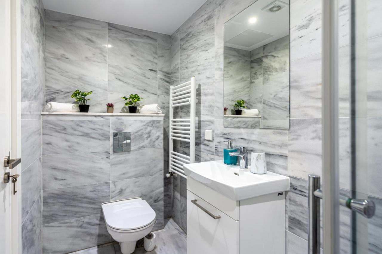 Oyster 1-Br Apt In Larnaca Bagian luar foto