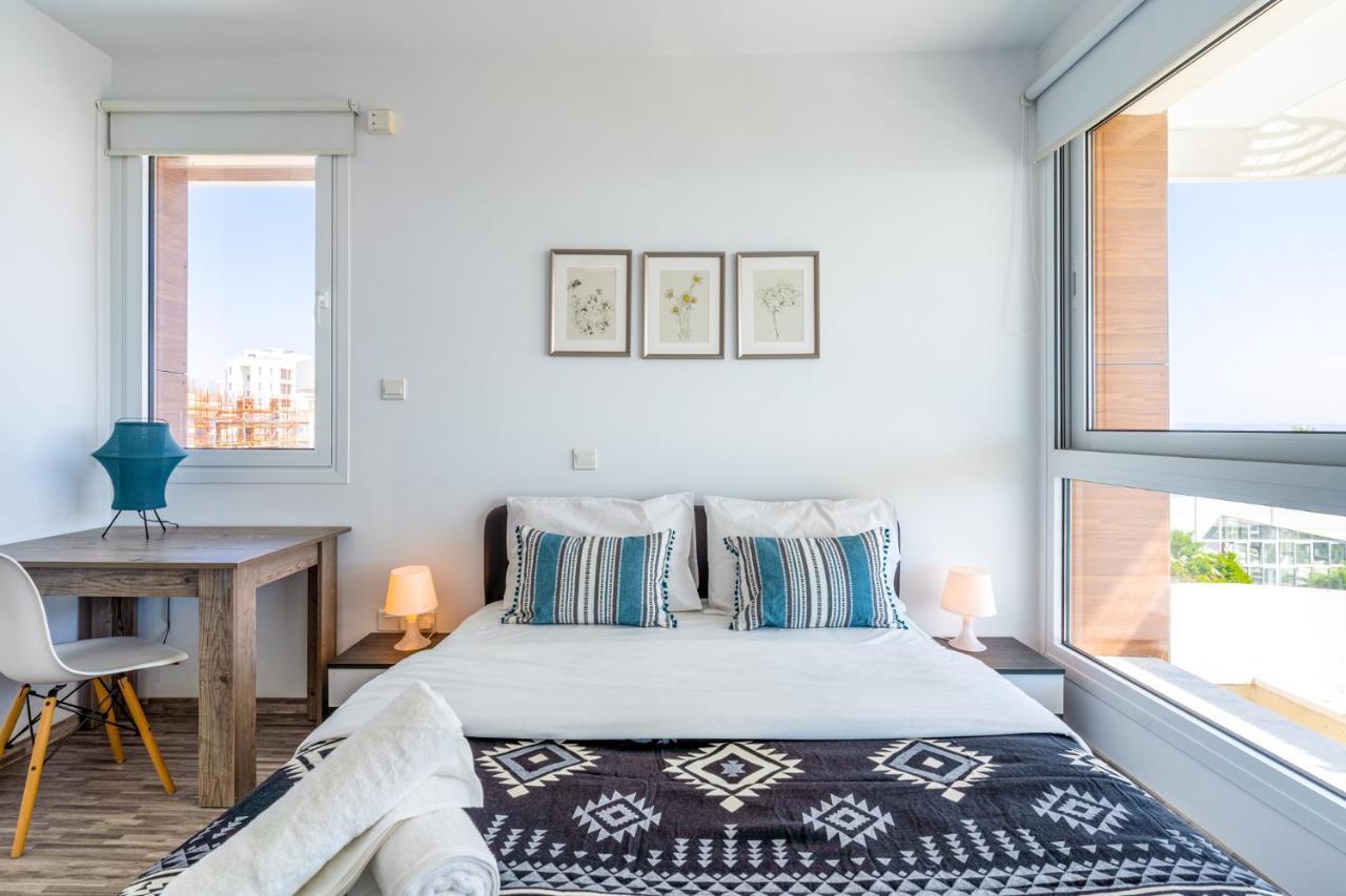 Oyster 1-Br Apt In Larnaca Bagian luar foto