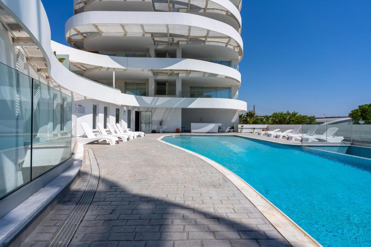 Oyster 1-Br Apt In Larnaca Bagian luar foto